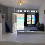Salty Kisses And Sandy Toes, Seafront Syrmata Authentic Milos Semesterbostad *