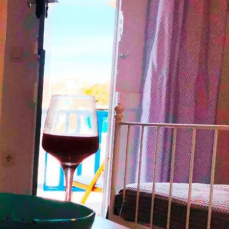 Salty Kisses And Sandy Toes, Seafront Syrmata Authentic Milos Ferienhaus